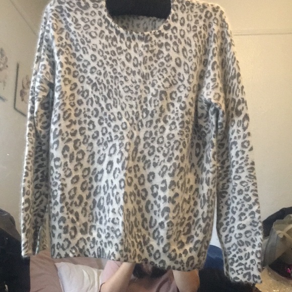 Ann Taylor petites L cheetah print sweater - Picture 2 of 7